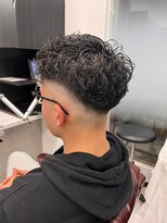 ソレイユ バイ アルフレッド(SOLEIL by alfRed)&nbsp;スキンフェード 黒髪 スパイラルパーマ