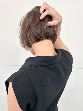 カシェル(cashel) くすみベージュ　ブリーチなしダブルカラー wカラー ボブ