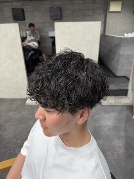 クロー(CROW) 波巻きパーマ