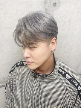 オーシャントーキョー ホワイト 原宿(OCEAN TOKYO WHITE) お客様スタイルハイトーンセンターパート前下がり金髪毛流れ