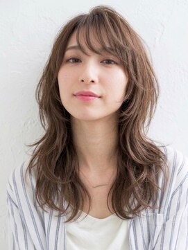 エマ(emma) 小顔見えが叶うナチュラルくびれハイレイヤー