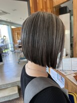 ヘアラウンジ アングゥ(hair lounge ungu)&nbsp;アンブレラカラー × シルバーベージュ × ストンボブ
