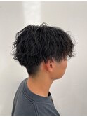刈り上げセンターパート波巻きパーマ