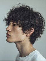 ココ(qoqo) ニュアンスパーマ メンズパーマ ナチュラルパーマ 暗色 眉毛