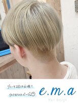 エマヘアデザイン(e.m.a Hair design) クリアホワイトベージュ