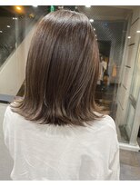 リズム(lysm)&nbsp;ミディアムボブ　アッシュベージュ