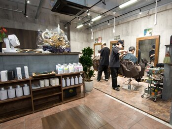 スワッグベース(SWAG BASE)の写真/実力派stylistが手掛けるプライベートサロン！カジュアル～ビジネStyleまでお任せください〈太田〉