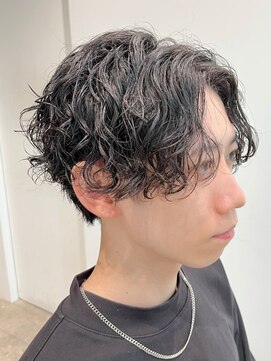 ライラ(Lyla) guest Style センターパートスパイラルパーマ