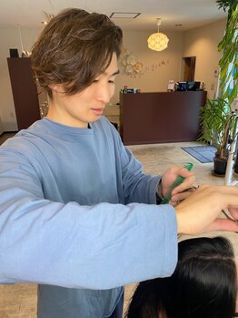 ヘアーサロン ソラ(Hair Salon SORA)の写真/落ち着いた大人の雰囲気で男性も居心地◎至福のヘッドスパで頭皮の汚れ、気になる臭いを解決して清潔感UP！