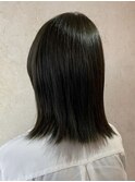 切りっぱなしボブ ブルーブラック ブリーチカラー 暗髪