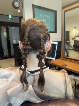 ルナバイルヴェール(LUNA by LeVert) 編みおろしツイン ヘアアレンジ