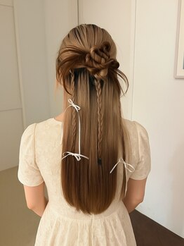 プレイ(SARA BEAUTY×LIFESTYLE PLAY)の写真/"特別な日こそかわいく"「写真映え」も叶える、結婚式やお呼ばれにぴったりのパーティーヘアセット♪