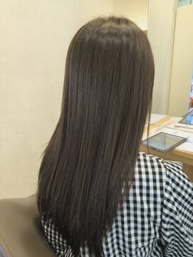 ウイバイファースト(u'i by first) 透明感ベージュカラースタイル