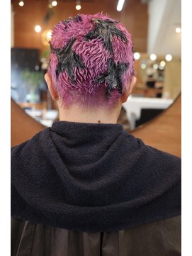 エディ(Edy) スパイキーショートケアブリーチダブルカラー外国人風眉毛カット