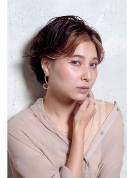 トトノ ヘアアンドケア(TOTONO hair & care) 顔まわりデザインカラーのハンサムショート