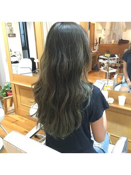 メロウ(MELLOW) ＣＵＴ＋ブリーチハイライト＋グレーＡＳＨカラー☆☆
