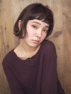 コス(kos) 外ハネショートボブ