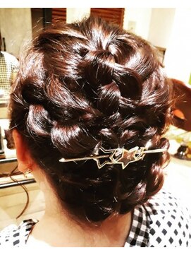 アトリア ヴィラ 横浜(Atria Villa) ざっくり編み込みアップ