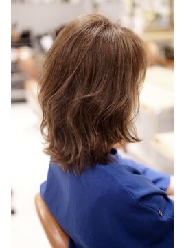 ミッシェル アフロート(michelle afloat) 20代30代40代50代小顔簡単まとまる外ハネミディアムツヤスタイル