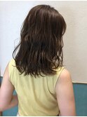 透明感あふれるグレージュヘアー〈深味信也〉