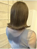 オリーブベージュ