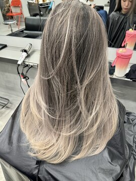 エイチ(H) xバレイヤージュ/イメチェン/ホワイトブロンド/外ハネボブ/美髪