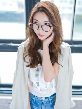 ローエン エサカ(ROWEN esaka)の写真/【江坂徒歩30秒】頼れる女性スタイリスト多数/細やかな気遣いと共感で気持ちまで安らぐサロンでのひと時を