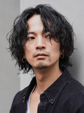 レタッチバイフィフス(RETOUCH by fifth) 原宿ツイストスパイラルパーマメンズカットセンターパート緩め