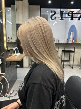 ラピス 大阪心斎橋店(Lapis) ホワイトベージュ