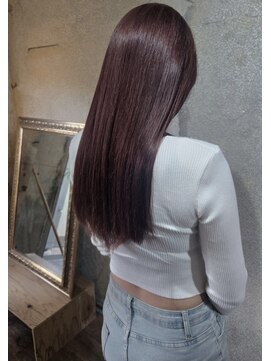 〈miku〉ブリーチなし。深みのあるワインレッドカラー