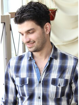 ワースホワイル(WORTH WHILE) 刈り上げセンターパートサーフカール波巻きツイストスパイラル