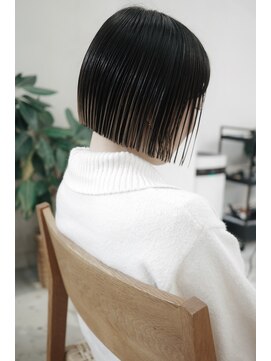 フェイヴィーズ(FavyS) ルーツ毛先アンブレラカラーミニボブ