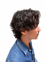 ダーチャ(Datsche)&nbsp;ミディアムパーマで色気増し