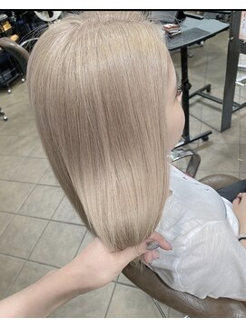 ソワンドゥブレス 瓜破店(soin de brace) ホワイトベージュ