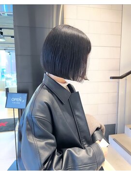 クラメールパリ 福岡(Kraemer Paris) くびレイヤーエモージュデザインカラーシルキーベージュミディ