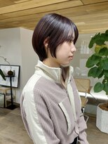 サーリー(SURLY)&nbsp;ショートボブブリーチなしカシスピンクカラー耳掛けボブ