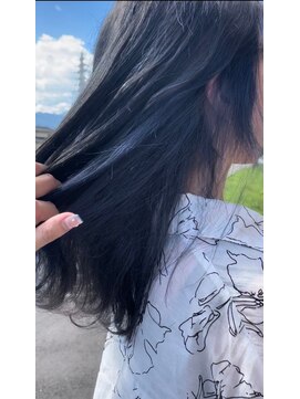 美容室 メザミー MESAMIES 黒髪暗髪ブルーブラックワンカール美シルエットロング20代30代