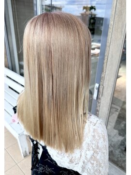 トリニティ(trinity) ブリーチカラー・ミルクティーカラー・髪質改善【豊見城】