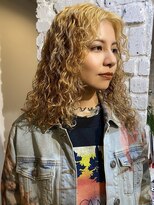 バンビ ミムデオム(BAMBI MIMU de HOMME) 抜きっぱなしブロンド&スパイラルパーマ