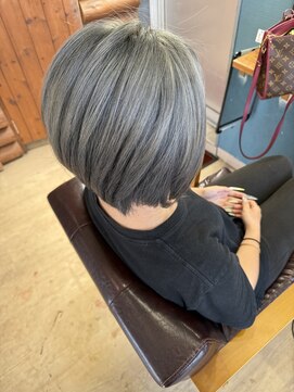 アロハナ 鈴鹿(ALOHANA) ショートレイヤー シルバー