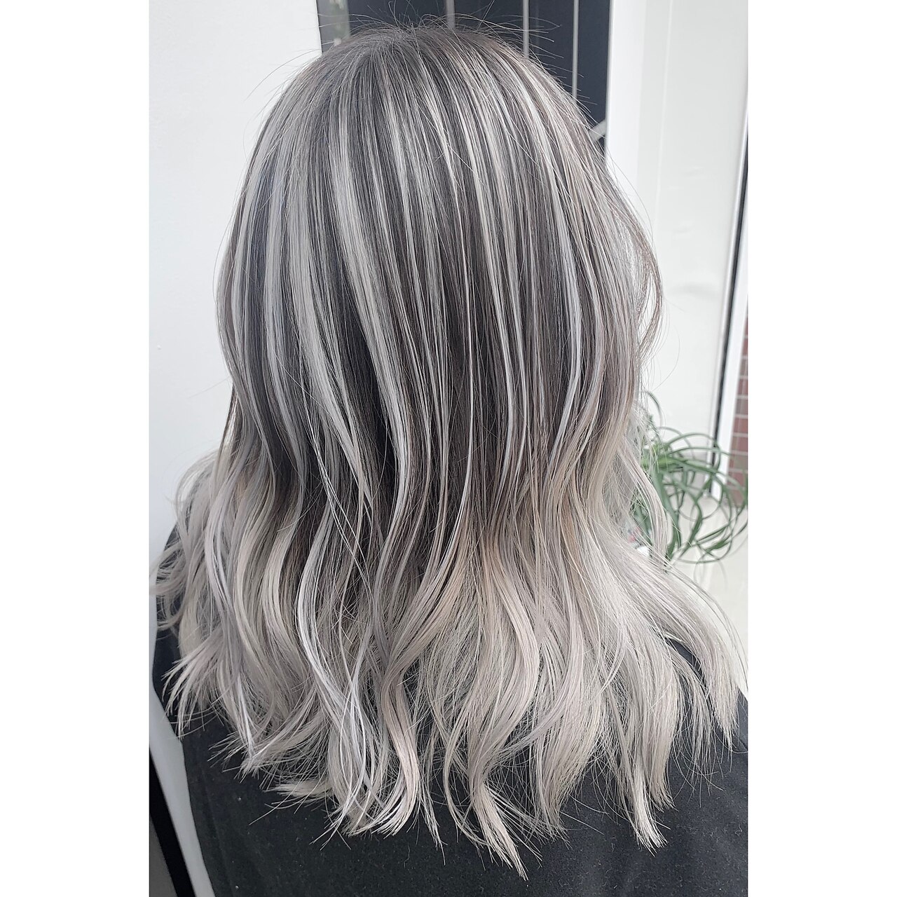 ホワイトバレイヤージュ×ミディアム：L119978462｜ラリー(Larry)のヘア