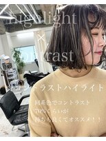 フロクシノーシナイヒリパイリフィケーション(Floccinaucinihilipilification)&nbsp;コントラストハイライトとフラットなボブ