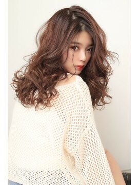 リル 西宮(LiL') 【LiL'西宮】フォギーベージュ_耳かけ_フェミニン毛先パーマ