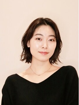 アンベリールフルー(EMBELLIR fleur) 動きのあるミディアムパーマ　３０代４０代５０代青山表参道