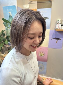 ワッツユアヘアストーリー(What’s your hair story) ハイトーンボブ/ハイライト/切りっぱなしボブ/ブリーチあり