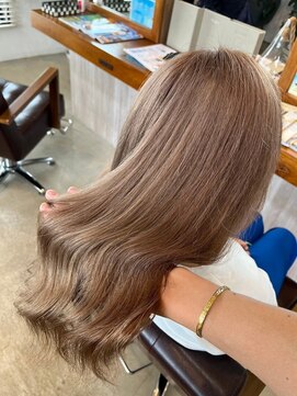 ラ メール ヘア デザイン(La mer HAIR DESIGN) グレージュ切りっぱなしボブ前髪ありミニボブミルクティベージュ