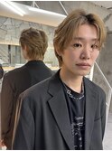 センターパートフェザーショートブリーチカラースパイラルパーマ