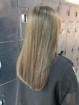 ヘアーアイストゥーレ(HAIR ICI TRE) ブリーチなしダブルカラーオリーブカラー 渡辺聖