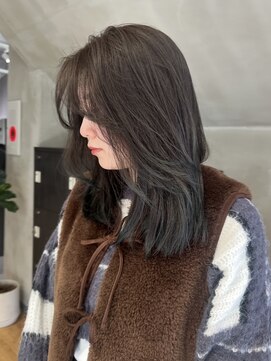 ニキータ(Nikiita) 〈ナチュラルな毛先カラー/似合わせレイヤーカット〉