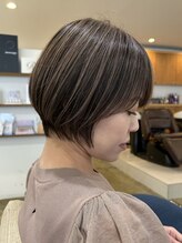 ディフィー 梅田(Defi)&nbsp;白髪ぼかし/ベージュハイライト/ショート/ショートボブ/@岡